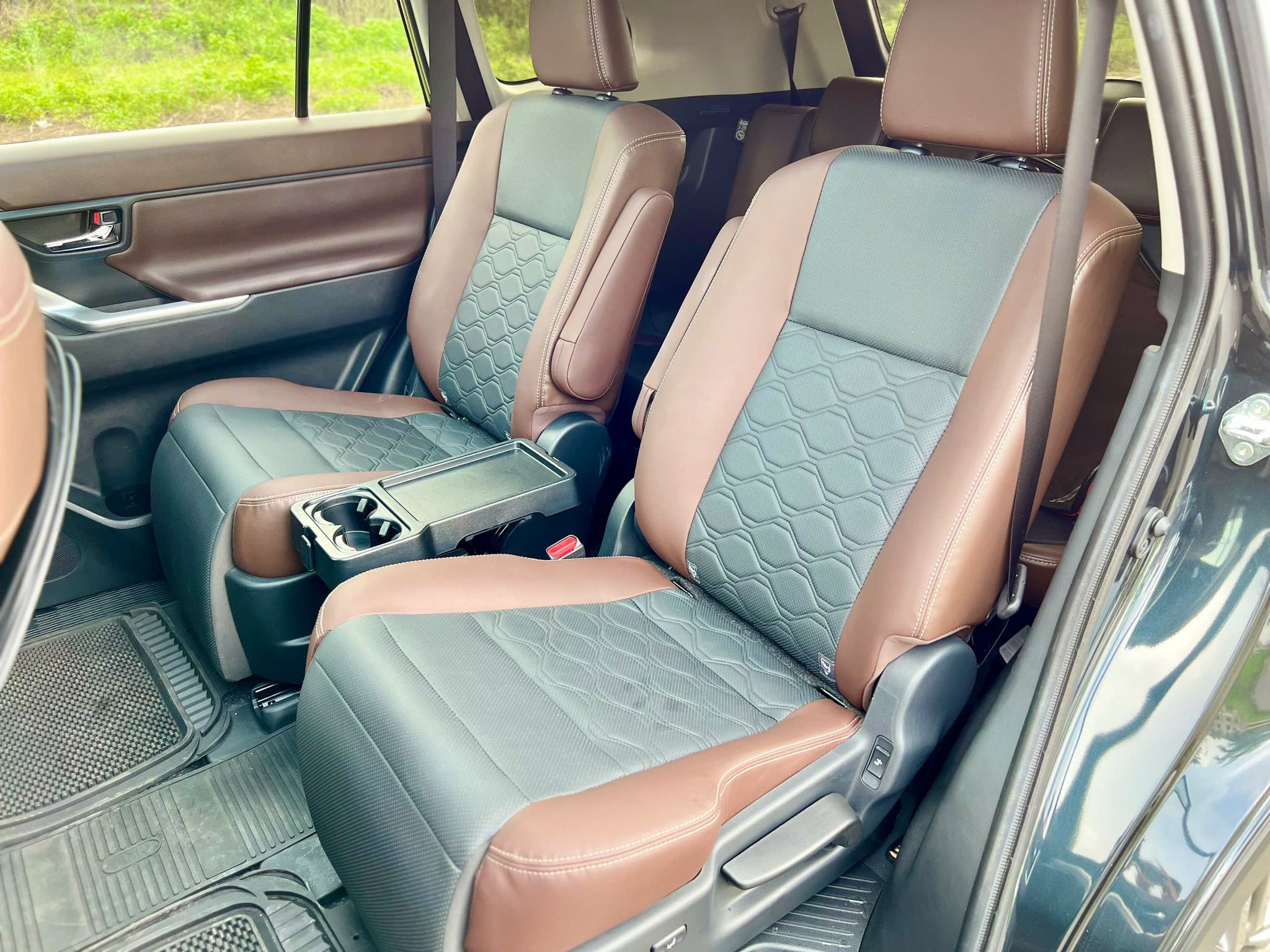 TOYOTA INOVA 2.0V 2024