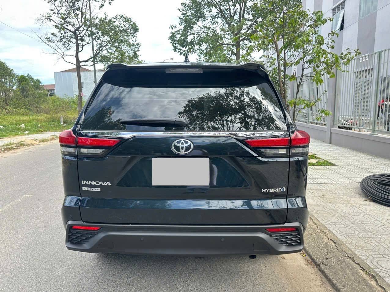 TOYOTA INOVA 2.0V 2024