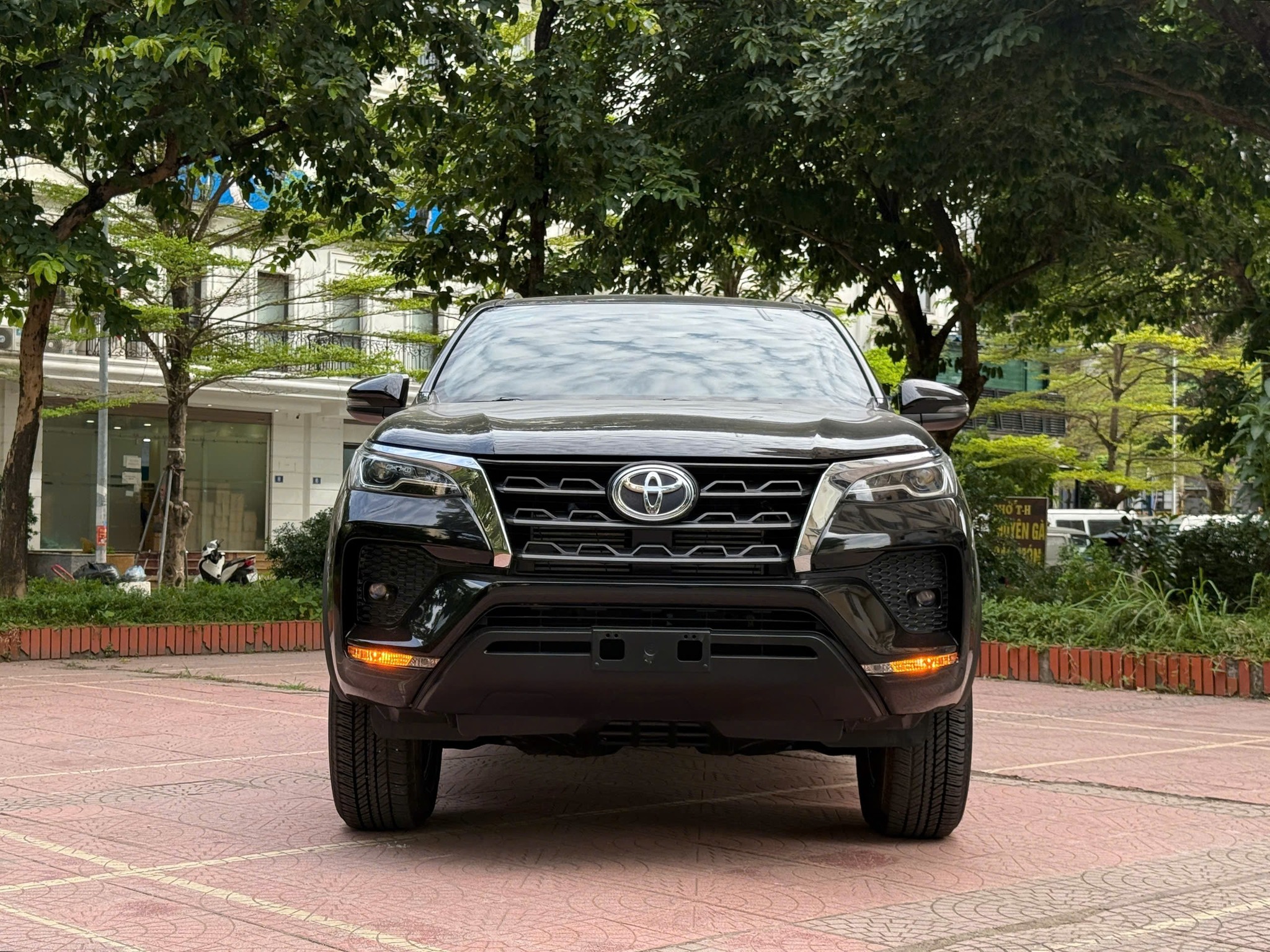 Toyota fortuner V